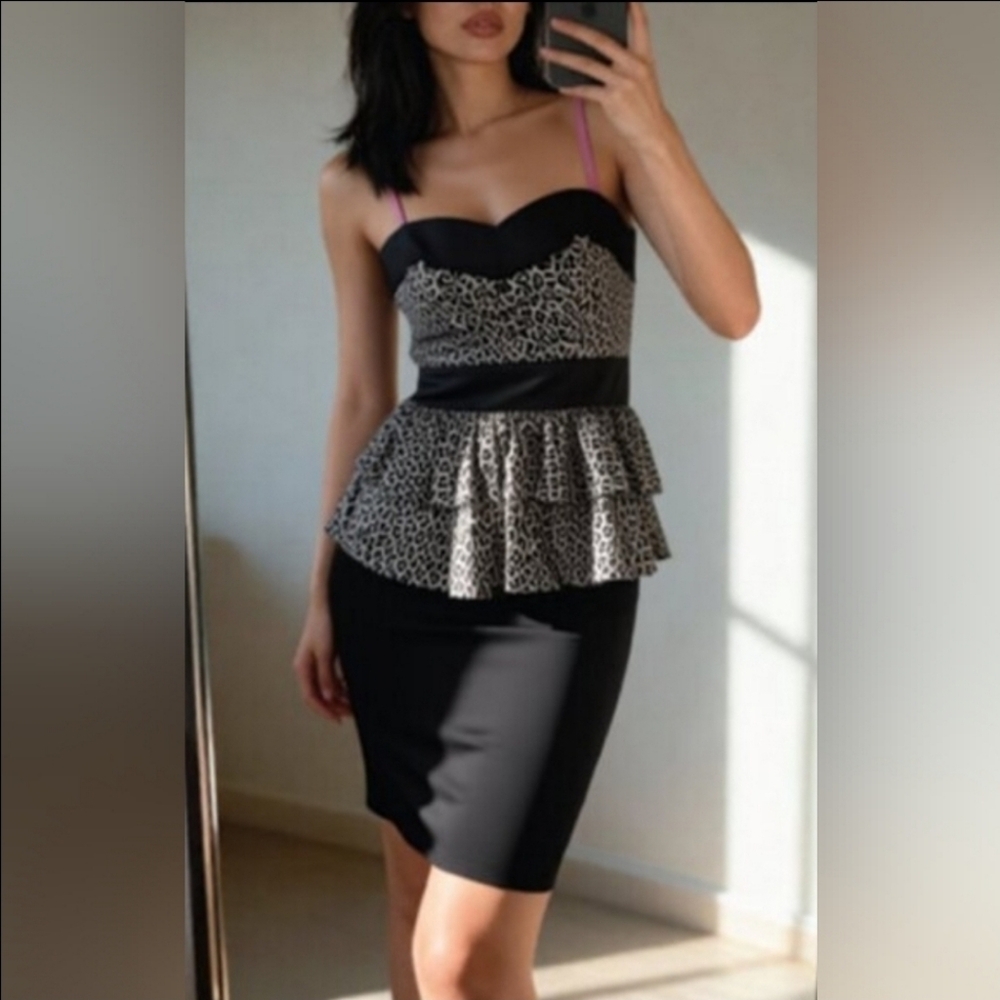 BETSEY JOHNSON / 100% Silk Strapless Cheetah Peplum Fitted Dress Sz 2